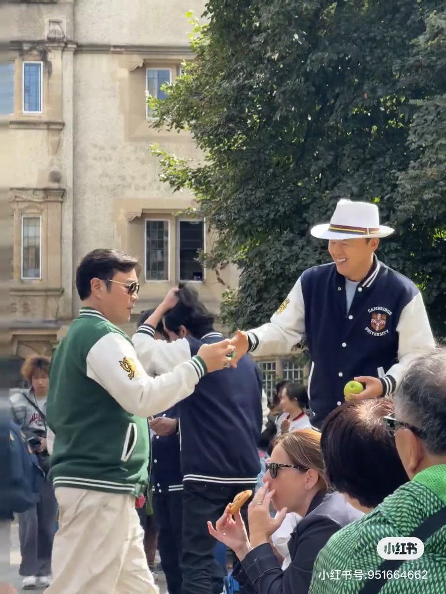 prettysup's tweet photo. Jang Hyuk and colleagues spotted filming in England. Credit xiaohongshu 清水圆子_  #JangHyuk #장혁 https://t.co/YtwvCOzB9W
