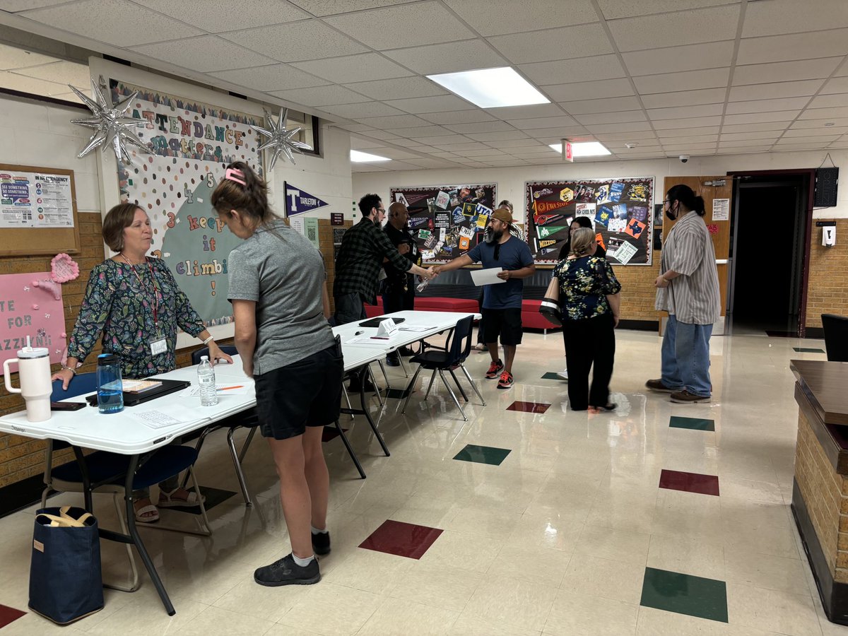 Thank you to all our families for coming out to Open House!! Go Shamrocks! ☘️☘️☘️