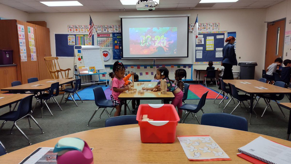 Khristina Perry tweet media