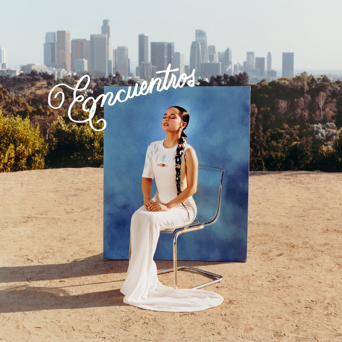 Becky G (<a href="/iambeckyg/">Becky G</a>) anuncia su nuevo álbum ‘ENCUENTROS’, el cual estará disponible este 10 de Octubre. 

El álbum contará con 16 canciones, incluyendo “POR EL CONTRARIO (DEMO)”. 

Pre-ordena el álbum aquí: beckyg.lnk.to/ENCUENTROS