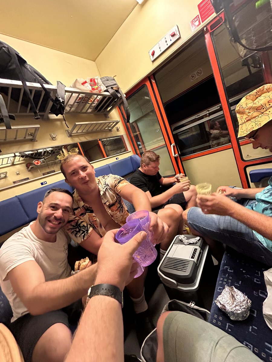 bchungary's tweet photo. Nyárzáró- tour indul :D  #koper #trieszt https://t.co/E56qGZpBDT
