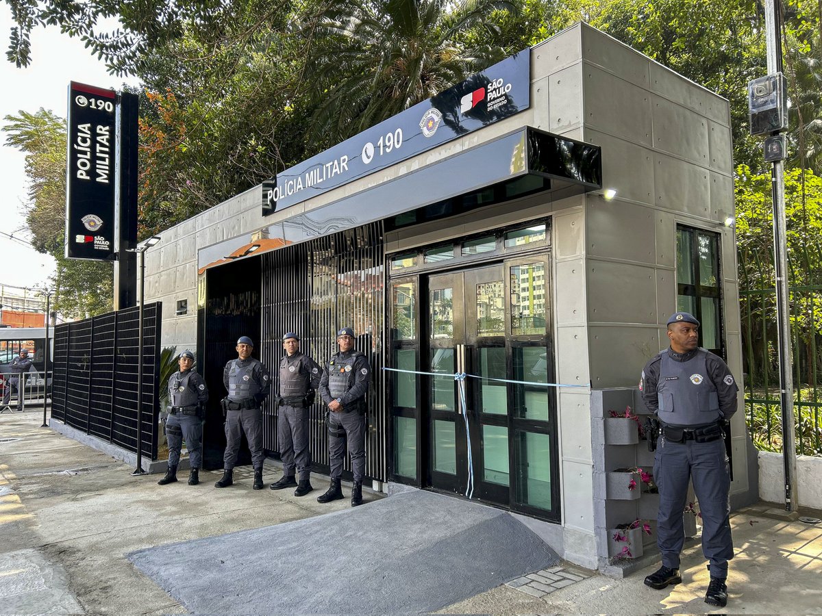 As novas bases comunitárias de SP.
Essa é a primeira das 9

Praça 14 BIS – Bela Vista: 10/9
Praça da Liberdade: 23/9
Av. Paulista: 7/10
Largo da Batata – Pinheiros: 21/10
Praça Agente Cícero – Brás: 4/11
Largo de Santa Cecília: 18/11
Largo do Paissandú: 9/12
Praça da Sé: 21/12