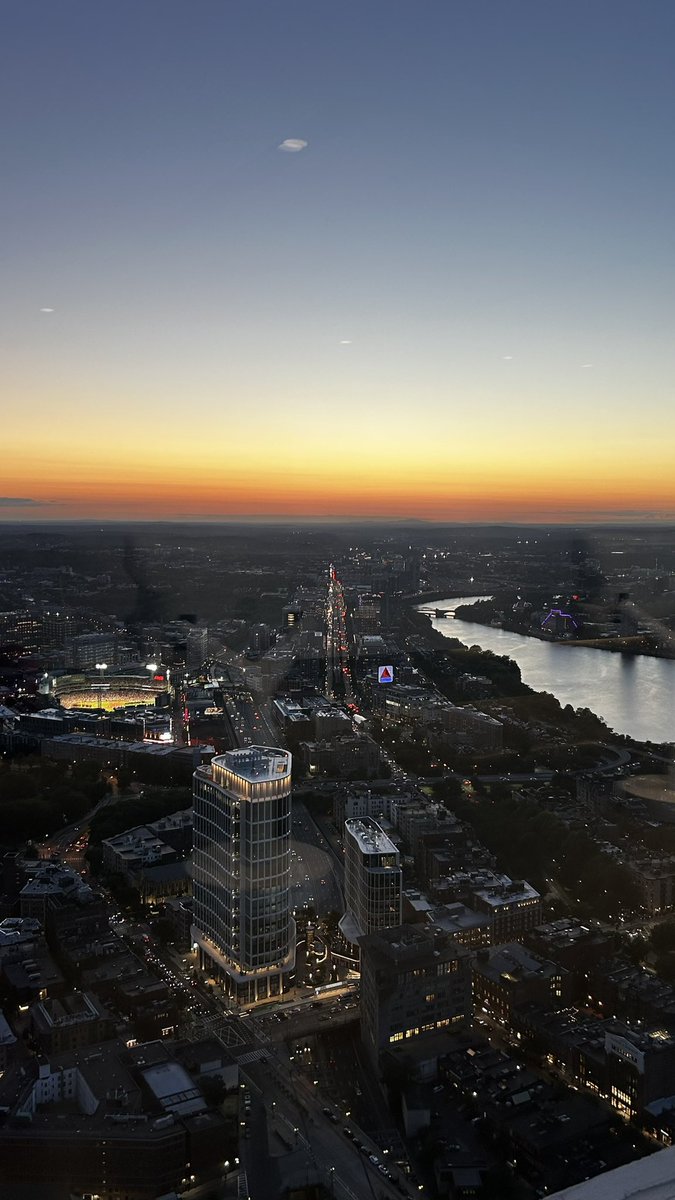 Sheiley_Sheila's tweet photo. Goodnight #Boston
#ViewBoston ☀️🌙🩵 https://t.co/t0ml4rPtAG