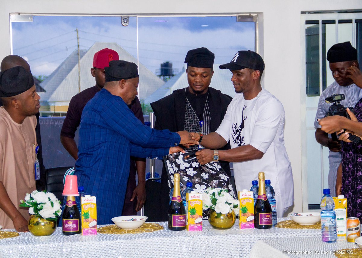 AlgoFamily's tweet photo. Pretty cool that the deputy governor of Taraba State, Nigeria learned about @Algorand! 

Lots of exciting things happening in #Nigeria. 

Follow @Algorand_NG for updates. $algo #web3 https://t.co/swhtewUgGh
