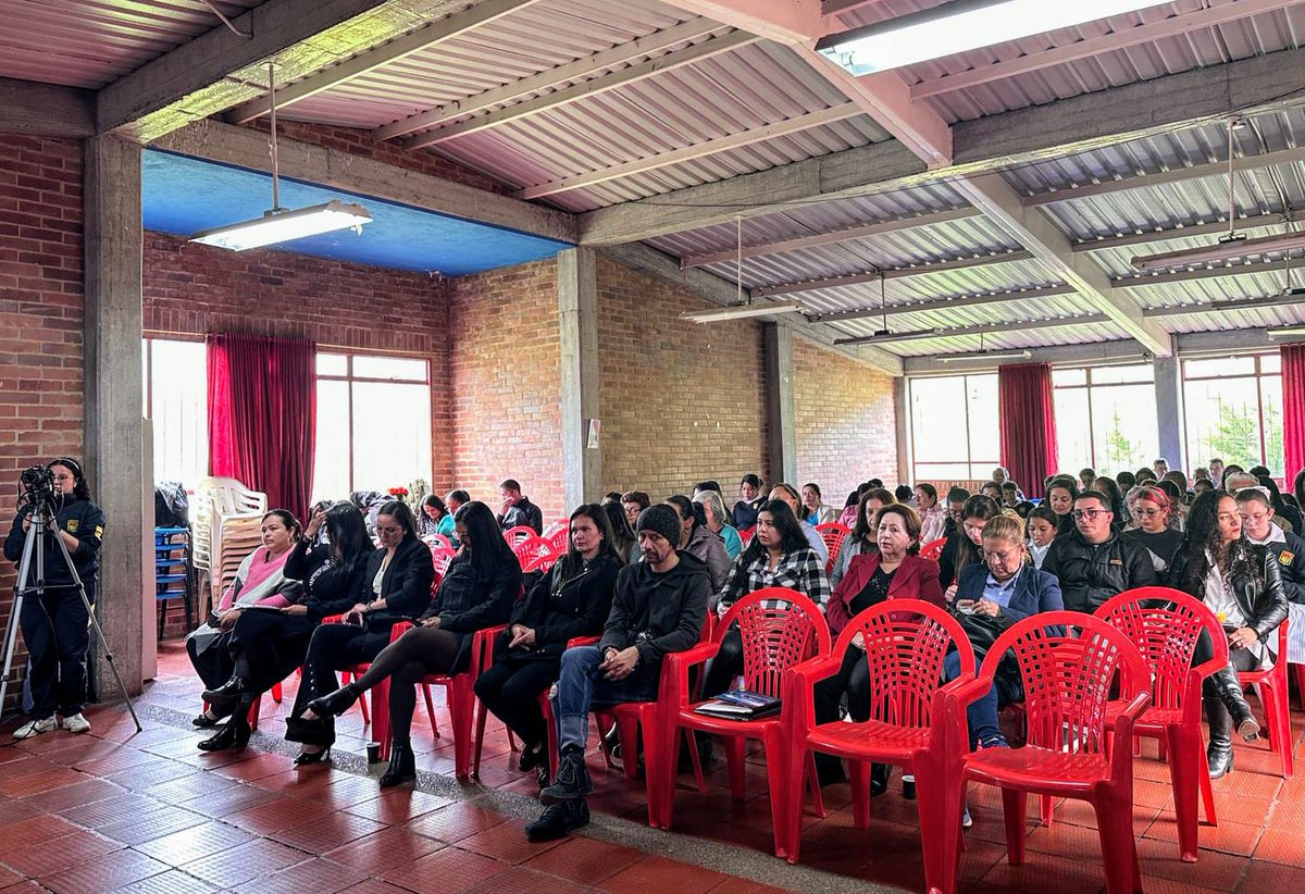 SecEducaCundi's tweet photo. La IED PIO X  de @AChipaque en el foro municipal  #DíaC, Cundinamarca con Calidad seleccionó la ponencia: 

🎯Pequeños inventores y científicos: Descubriendo el potencial de la metodología STEAM, línea temática innovación educativa y pedagogía para el aprendizaje. https://t.co/jLbC7qwJdN