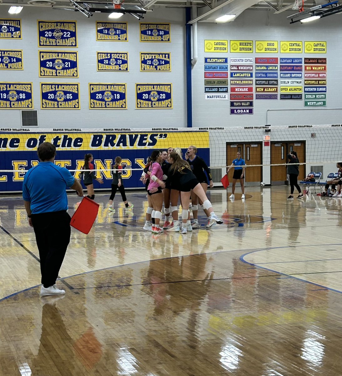 Varsity Volleyball gets the win over Centerburg tonight!

#GoBraves #BeBRAVE