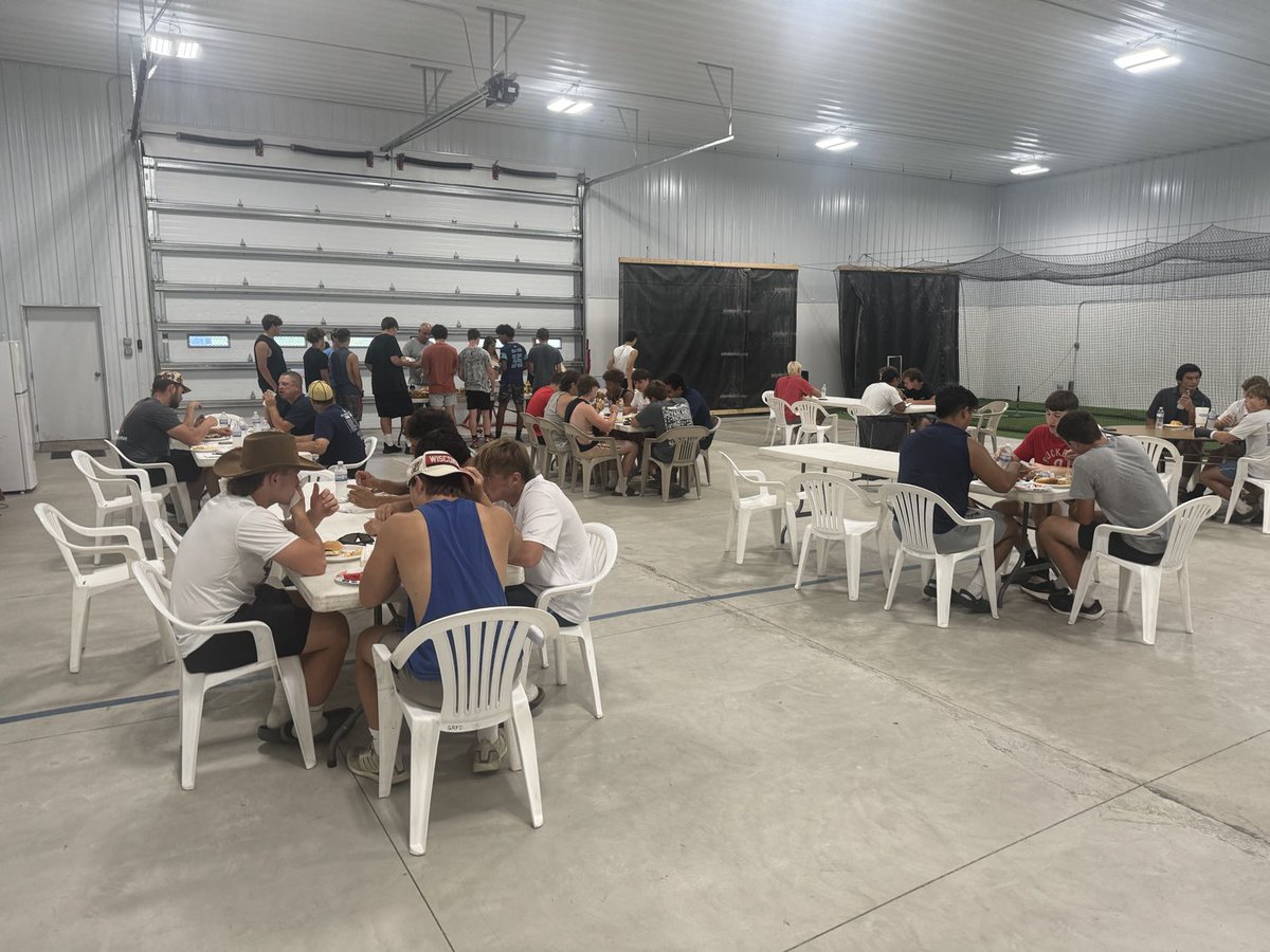 Thank you to Diane and Steve Durdan for sponsoring and hosting our 1st team dinner of ‘24.  Great food and a good time!