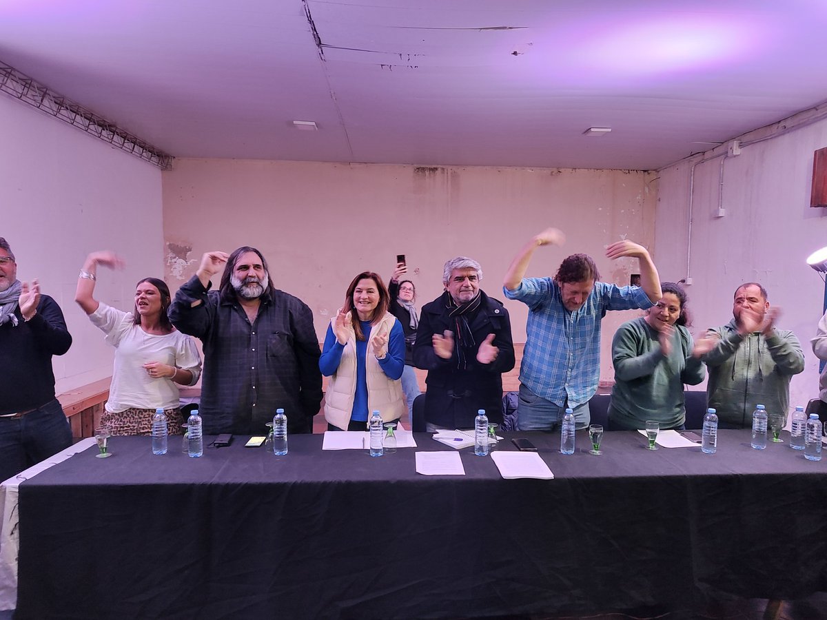 RobiBaradel's tweet photo. Impresionante el acto de la multisectorial Magdalena "La Patria No Se Vende". Junto a @waltercorreaok @colodeisasi @EstelaEDiaz @duartejoevane @cecicecchini y muchos más estamos construyendo la unidad necesaria para enfrentar las políticas de ajuste del gobierno nacional. https://t.co/8JzvX0amUh