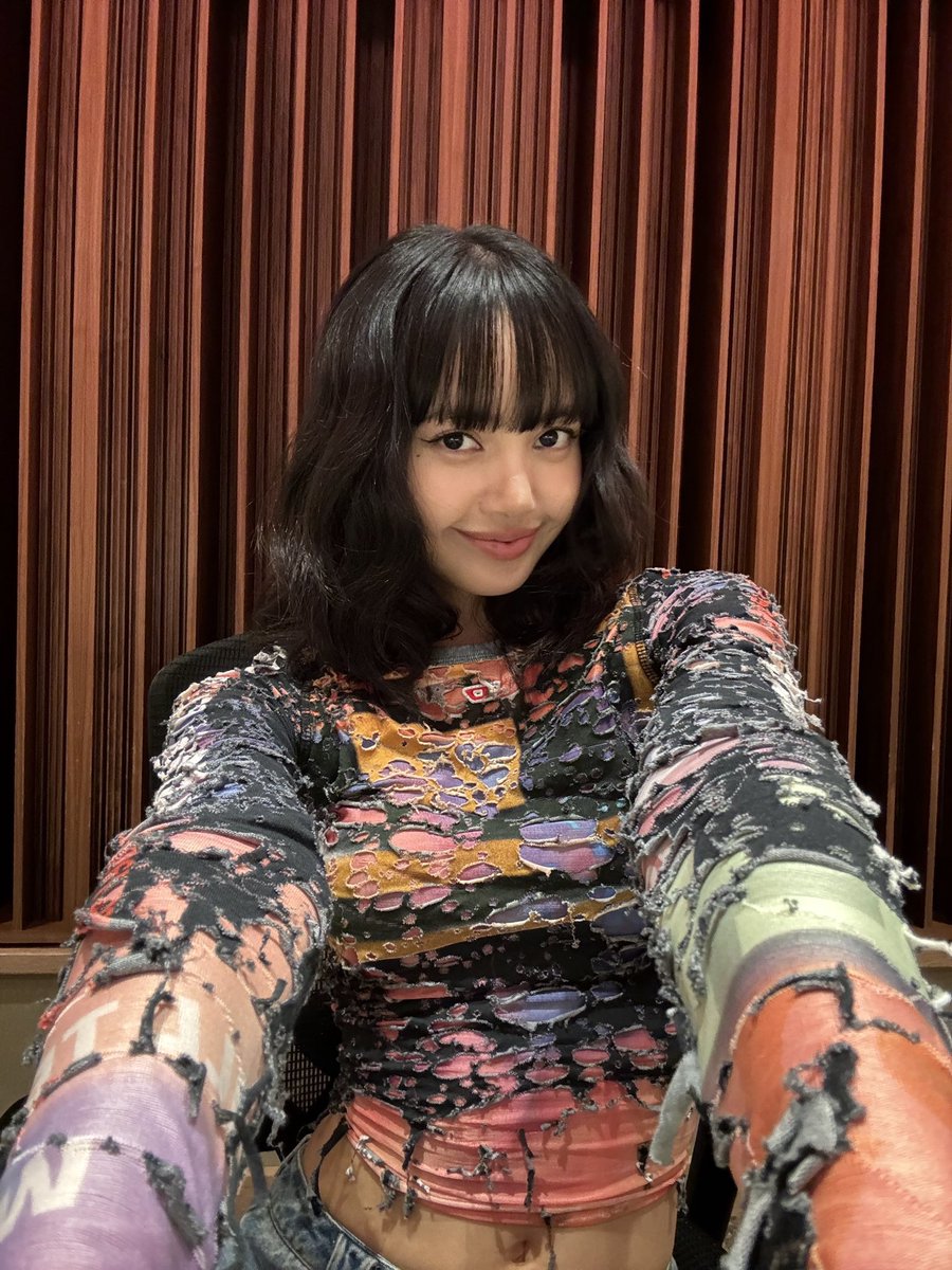 รูปเซลฟี่ของลิซ่าแบบ Exclusive จาก <a href="/YouTube/">YouTube</a> และ <a href="/youtubemusic/">YouTube Music</a> ค่ะ น่ารักมากๆ ขอบคุณยูทูปนะคะ 

#LISA #LISAxNewWoman 
#NewWomanChallenge