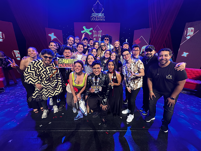 Popkinema's tweet photo. 📺 #Entretenimiento | Open MIXX llega a su gran final: ¡Descubre a la nueva estrella del stand-up por VIX! #dosequismx #OpenMIXX #ConfíaEnTuMIXX
https://t.co/y7iQmEaGd8 https://t.co/a2usXPSNqu