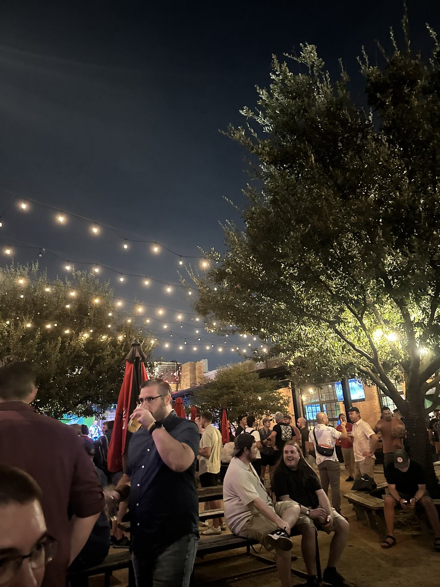 c_pintor's tweet photo. Just got back home from Laracon and it was my first time in Texas as well! What a blast!!! https://t.co/eybIYzWmyD