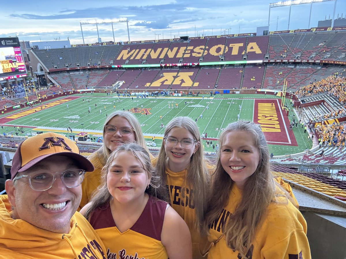 TanaStewart13's tweet photo. #gophergameday https://t.co/xLXlRtym3r