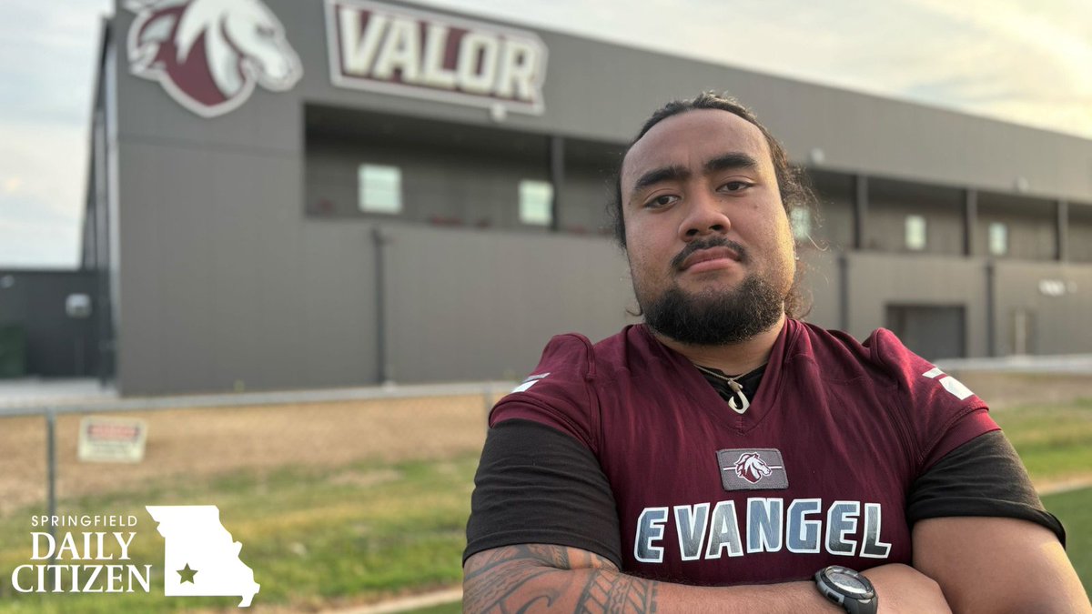 sgfcitizen's tweet photo. Meet CJ Anoa’i. The @Kpoofootball product is an All-American offensive lineman for @Evangel_FB. @rwcollingwood caught up with the @Samoan_Lion53 for a Q&amp;A before the 16th-ranked Valor open the season Aug. 31 at No. 24 Kansas Wesleyan.

Read it: https://t.co/Lmx248iqO7 https://t.co/Qvo5ljAMmU