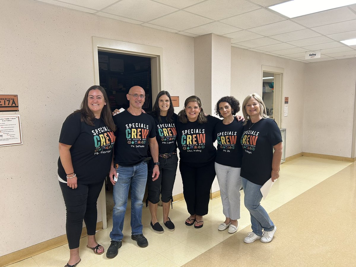 AssistSupEaston's tweet photo. Great to feel the energy in our schools today on the #firstday2024! Welcome back EPS Future Leaders and amazing Staff!!! #WeDigEPS @SupEaston https://t.co/YKkUv8B5ek