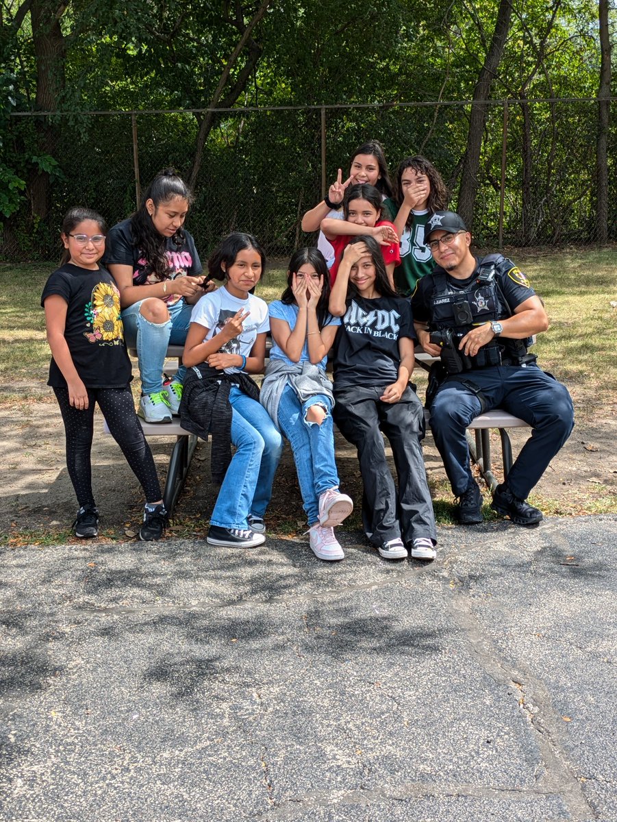 MarcellaSheler tweet media