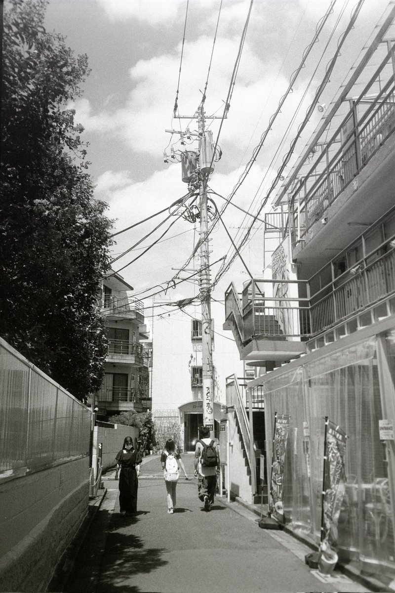 alibi5753's tweet photo. RICOH #ff3AF でデザフェス前
この日も暑かったな
台風が終われば少し涼しくなるのかな〜
#ff3afsuper + #RolleiRPX100
#RPX100
#自家現像
#35mmfilm
#フィルム写真
#FilmPhotography
#フィルムカメラ
#写真撮ってる人と繋がりたい https://t.co/yNmhU6x08D