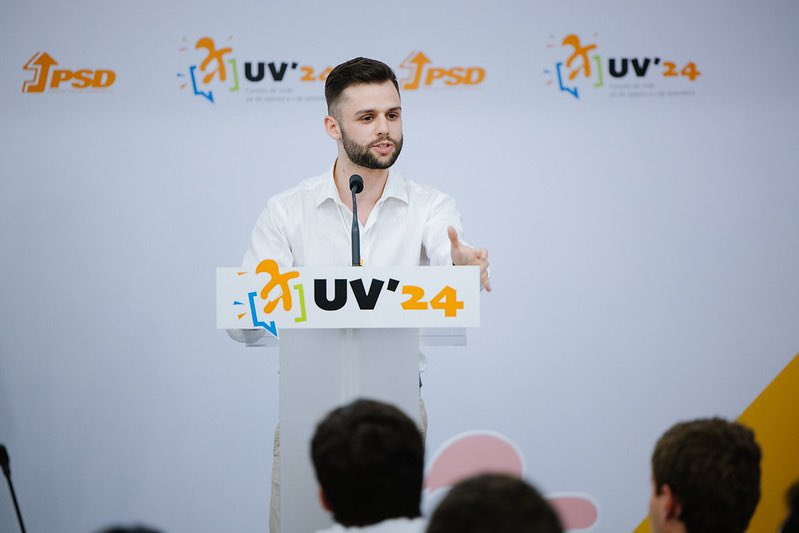 jsdourem's tweet photo. 🙌🏼 🚀 Dia 4 - JSD Ourém na Universidade de Verão! https://t.co/vJydC9lDtb
