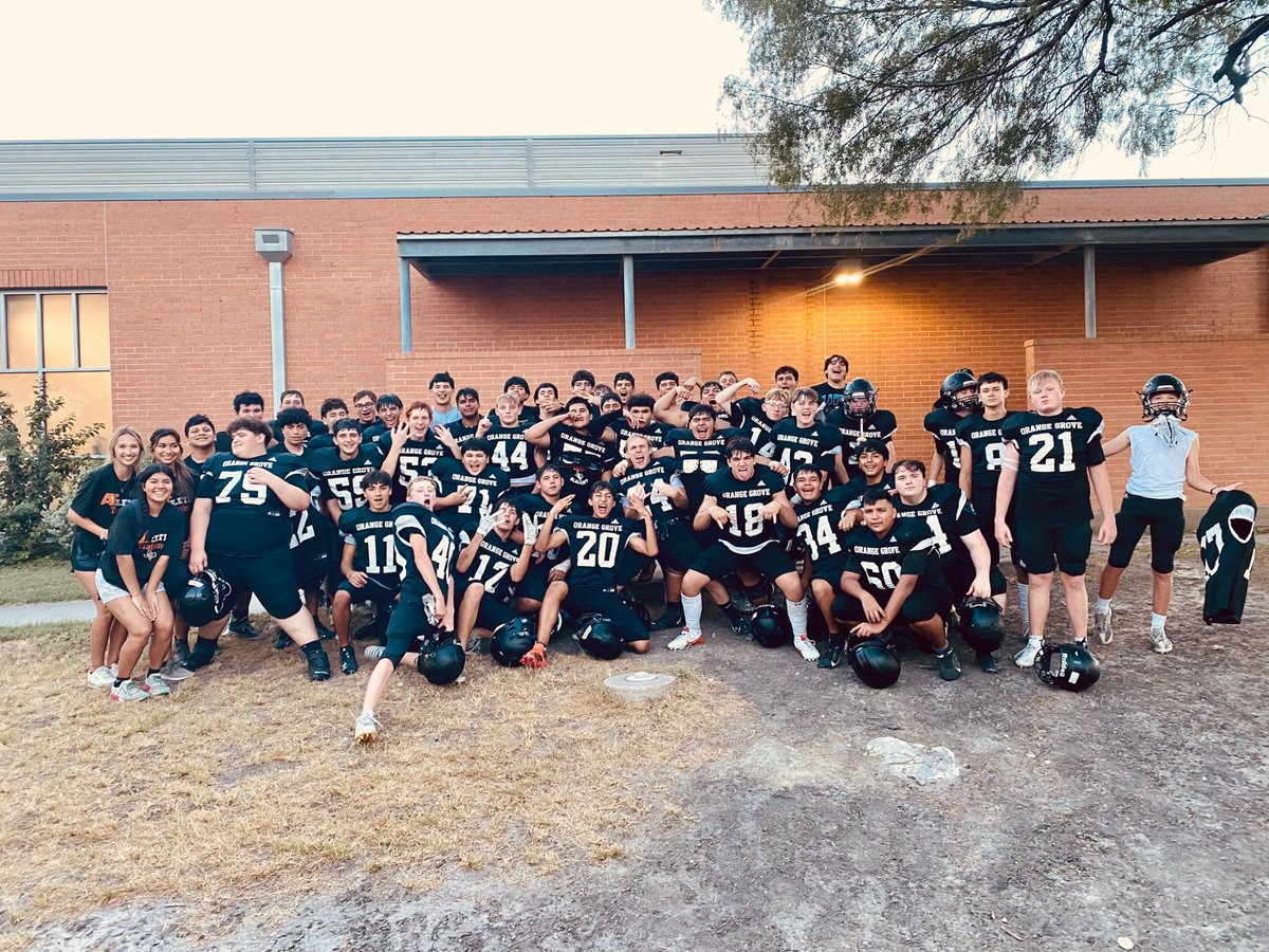 JV Bulldogs are 1-0 after a huge win over Rockport!  Letssssss gooooooo!!!!!!   Up next, Beeville!  💪🏼🏈