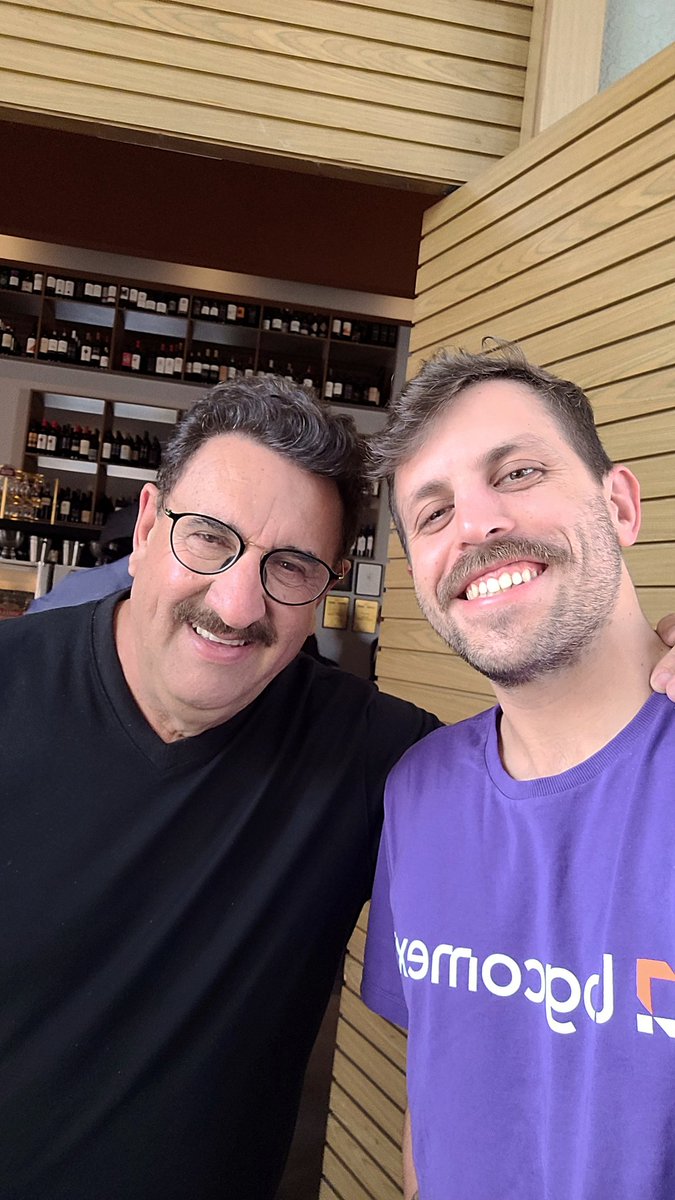EstevamMattar's tweet photo. Dia 29 de Agosto de 2024. Talvez o dia mais feliz da minha vida.

Tirei uma foto com o Ratinho na saída de uma churrascaria. https://t.co/82hIGzikfo