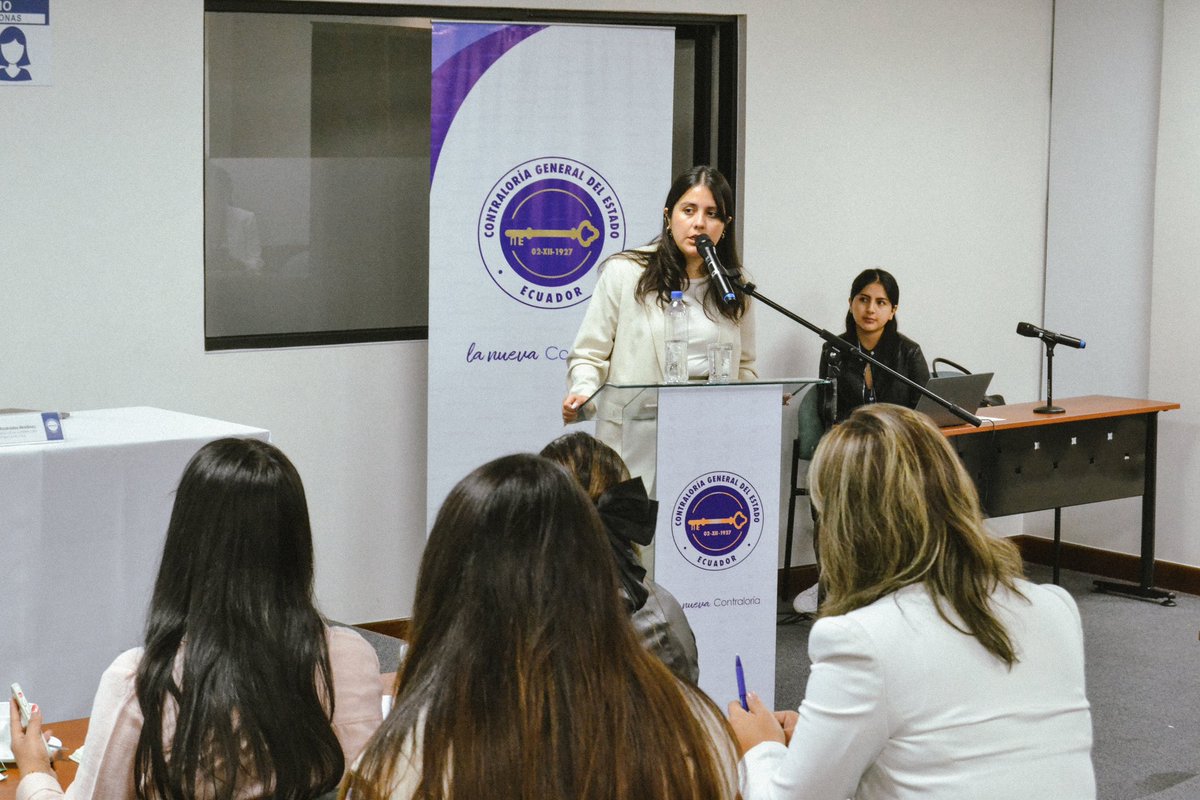 RedAnticorr's tweet photo. Esta semana tuvimos la jornada binacional de intercambio de conocimiento para promover la transparencia y la integridad en nuestras instituciones junto a la @Contraloriacl y la @ContraloriaECU con quienes compartimos experiencias que nos permiten enfrentar la corrupción. https://t.co/AXUP9bbFqQ