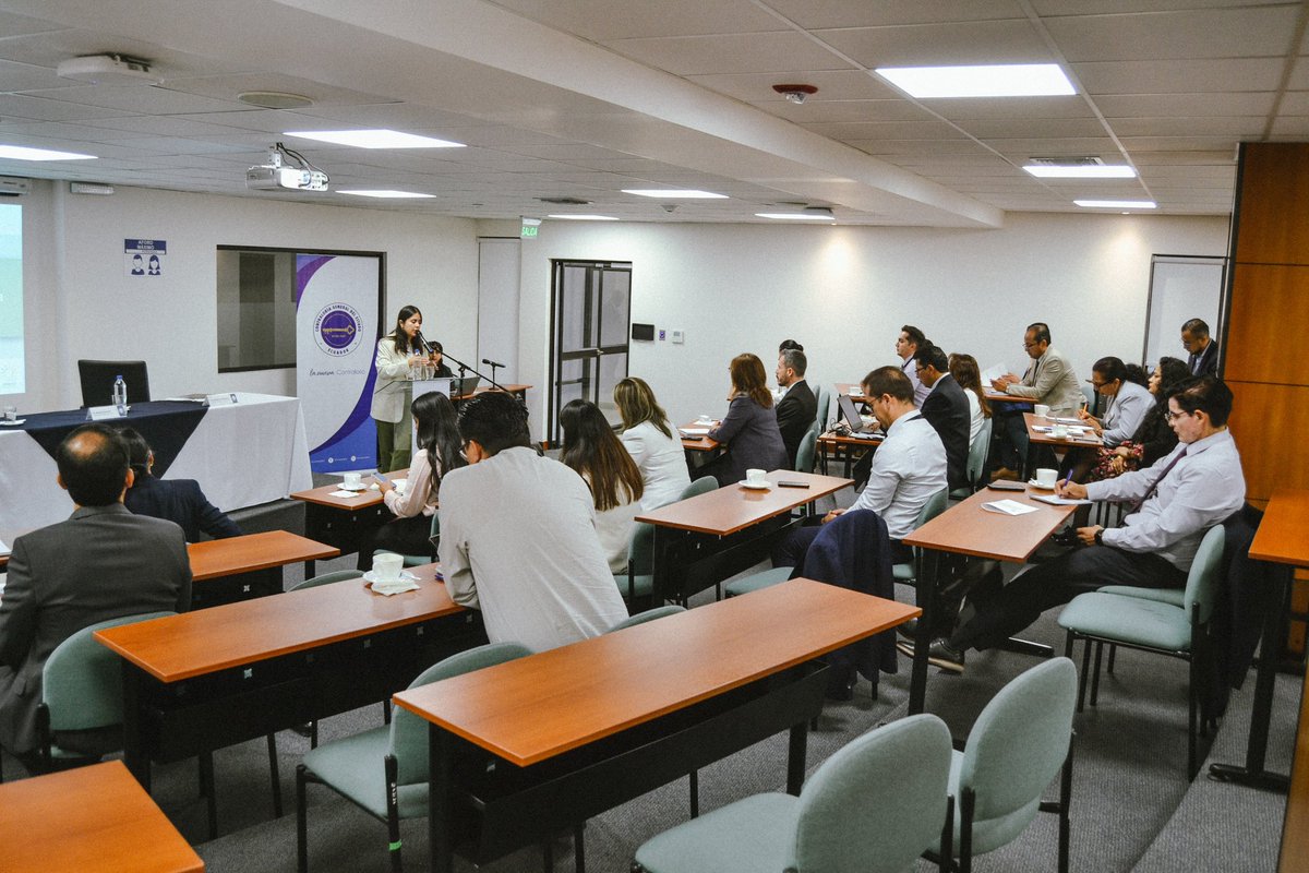 RedAnticorr's tweet photo. Esta semana tuvimos la jornada binacional de intercambio de conocimiento para promover la transparencia y la integridad en nuestras instituciones junto a la @Contraloriacl y la @ContraloriaECU con quienes compartimos experiencias que nos permiten enfrentar la corrupción. https://t.co/AXUP9bbFqQ