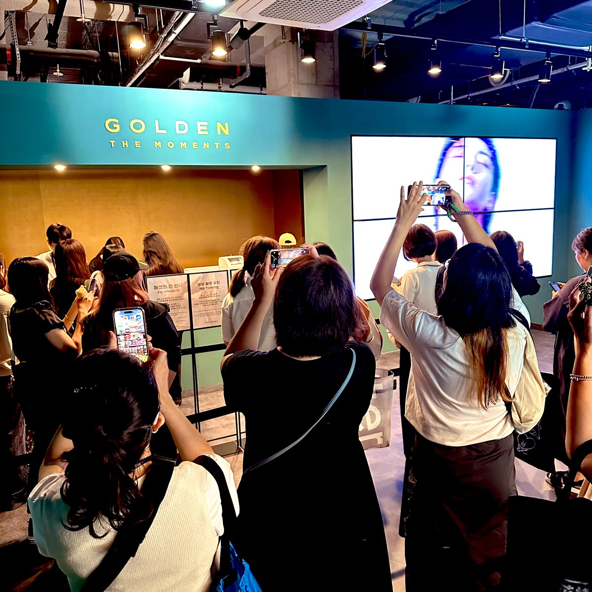 HYBEINSIGHTtwt's tweet photo. [HYBE INSIGHT] Jung Kook Exhibition 'GOLDEN : The Moments' IN SEOUL 🌟

2024년 8월 30일 금요일 10:00 AM, 
정국 전시 'GOLDEN : The Moments' 시작합니다!

🎫 Ticketing
KOR: https://t.co/nSkeRb8anC
Global: https://t.co/l2ImWRXtfp

📌 Location
서울 중구 명동8나길 38, 르메르디앙 목시 빌딩

#JungKook #정국 #JungKook_GOLDEN #TheMoments #HYBEINSIGHT