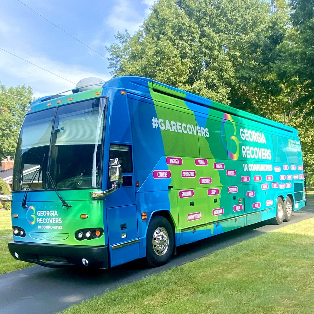 jeffbreedlove1's tweet photo. It’s here…come see the @GARecoversBus in your community
Visit this link to find a tour event near you: https://t.co/cAr06HBXFK
#GARecovers #gapol #NationalRecoveryMonth #RecoveryMonth #AddictionRecovery #Georgia @DBHDD @Recovery_GC4R https://t.co/EUUgHKgK8C
