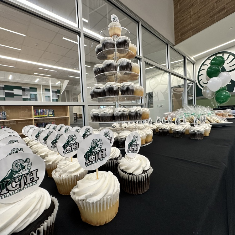 🎉 Exciting evening as Alvin ISD celebrated the dedication of Iowa Colony Jr. High! ICJH, our 9th junior high, marks one of the final projects of the 2018 Bond. Proud to see our community's vision come to life, enhancing education for future generations!