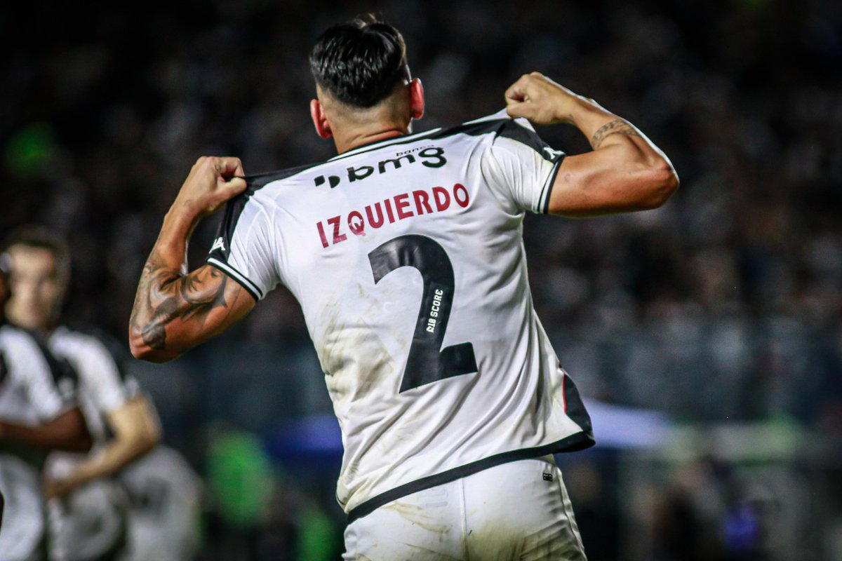 NewsAlmirantee's tweet photo. Foi pra você, Izquierdo. 🇺🇾🖤

📸: Matheus Lima | Vasco https://t.co/Nvh8FszP5L