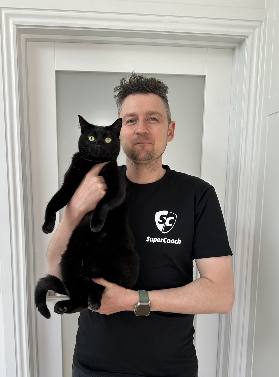 Ben_Dun's tweet photo. You don’t have to win #SuperCoach to be winning. A big thank you to @tim_michell for running his open group and for sending the winnings (T-shirt, not Dot 🐈‍⬛) 🙏 https://t.co/iFiYbdCMJA