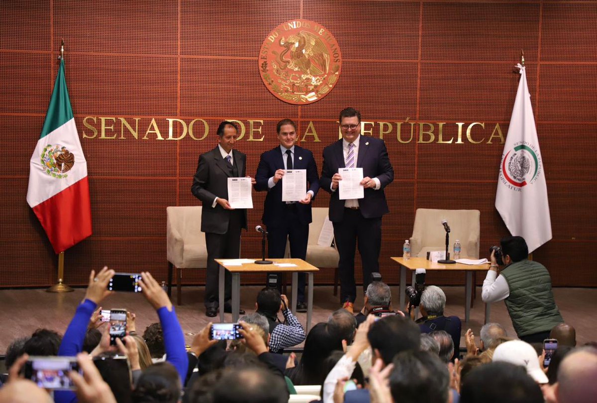 Eric Rosas (@drericrosas) on Twitter photo Tuve el honor de firmar el Memorando de Entendimiento con <a href="/OpticaWorldwide/">Optica</a> mediante el que México, a través del <a href="/PhotonicsMexico/">Mexican Photonics Cluster</a>, se unió a la Global Environmental Measurement and Monitoring Initiative #GEMM de la <a href="/theAGU/">AGU (American Geophysical Union)</a> a fin de establecer el primer Centro GEMM en nuestro país. Tuve el honor de firmar el Memorando de Entendimiento con <a href="/OpticaWorldwide/">Optica</a> mediante el que México, a través del <a href="/PhotonicsMexico/">Mexican Photonics Cluster</a>, se unió a la Global Environmental Measurement and Monitoring Initiative #GEMM de la <a href="/theAGU/">AGU (American Geophysical Union)</a> a fin de establecer el primer Centro GEMM en nuestro país.