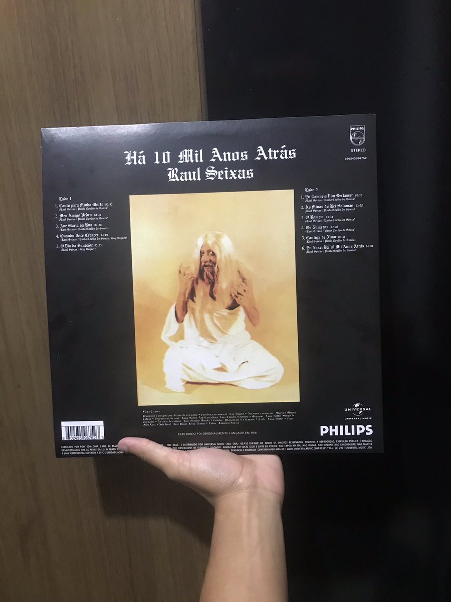 eudeku's tweet photo. @lucas1iv já que você não vai doar pra mim, me ajuda a vender esse vinil (dando rt) por gentileza https://t.co/8gIZ9mGIy9