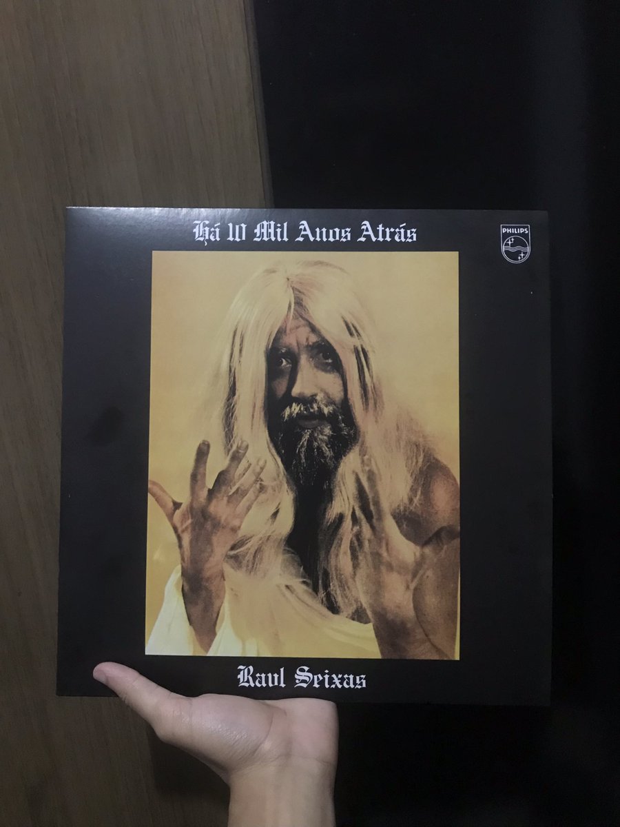 eudeku's tweet photo. @lucas1iv já que você não vai doar pra mim, me ajuda a vender esse vinil (dando rt) por gentileza https://t.co/8gIZ9mGIy9