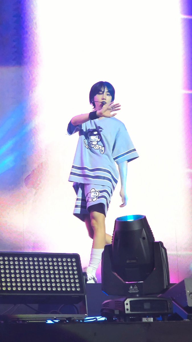 iskiTheB's tweet photo. Sharing is Caring!
Sharing these photos from Zene2 with you, TheBs! I didn't add the watermark incase you want to use them as wallpaper. 

#더비구함 #더보이즈 #THEBOYZ #TBZ #ZENERATION2_MNL https://t.co/d4QEjS7EM7