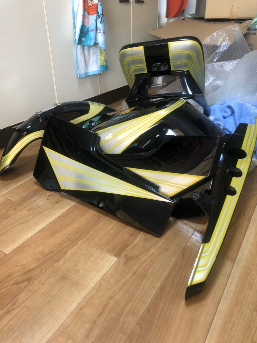 cbr400fの純正ライトステー一式と
純正エアーガイド色拭いてるけど
あります
いくらで売れますか？😁
cbx 400fのキャブと交換してくれる
心優しい人いません？😅😅