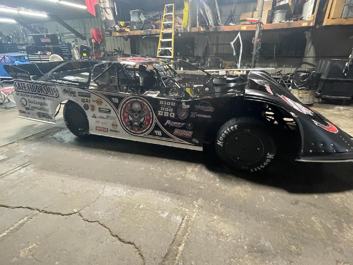 thelukestock's tweet photo. Joe Signs with a wrap for his brother in honoring the GOAT. https://t.co/KCFsC6YcpZ