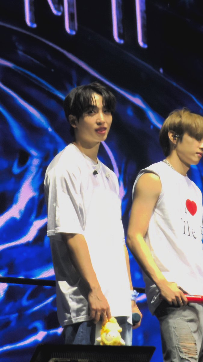 iskiTheB's tweet photo. Sharing is Caring!
Sharing these photos from Zene2 with you, TheBs! I didn't add the watermark incase you want to use them as wallpaper. 

#더비구함 #더보이즈 #THEBOYZ #TBZ #ZENERATION2_MNL https://t.co/8hwfVsniOI