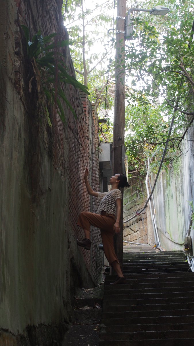 Pat-tâu Pat-tâu
Hó só͘-chāi
Na̍h-khá-sih
Chiú-ka chhài
Chìm hông-chúi
Chhiò-hai-hai
Goe̍h-khîm siaⁿ
Lâng-lâng ài
Tōa-siaⁿ chhiùⁿ
Hō͘-lâng chai
Sim-lāi ōe
Chhù-bī tāi
Chò-hóe chù-sim
Chhiùⁿ--chhut-lâi