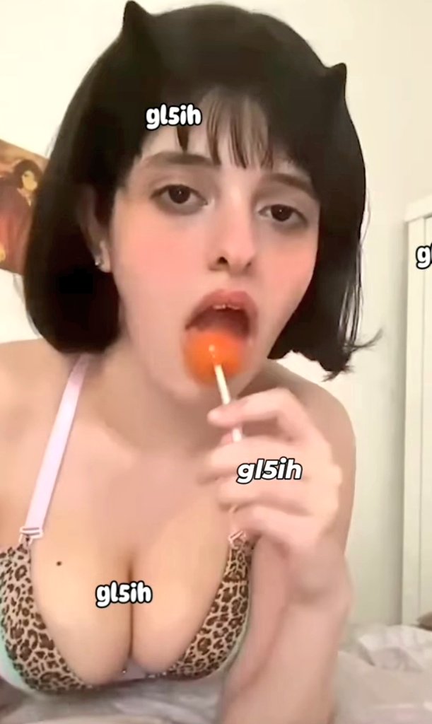 sbrdoo0's tweet photo. اختك الصغيره تغريني بصدرها اح https://t.co/ciPunmOG8B
