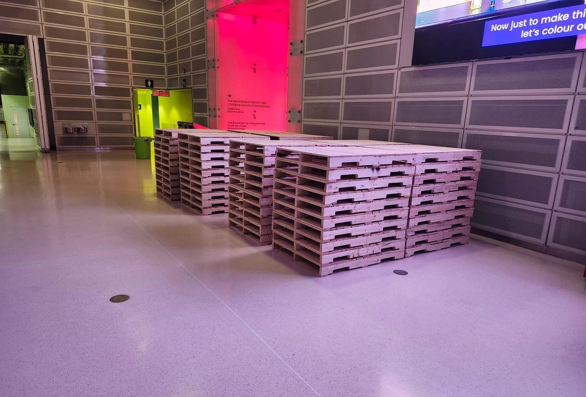 SaveOSC's tweet photo. Sign the Letter: https://t.co/b9wFFdun2t
Call the Premierโs Office: 416-325-1941
What a cruel employer @fordnation is.
Forcing @OntScienceCtr employees to take down & ship out exhibits before laying them off. https://t.co/zMU8Xg4Td0
