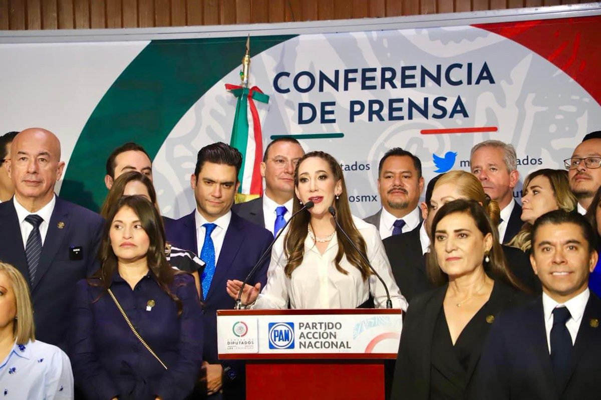 AsaelHC82's tweet photo. ¡Listos para defender a la Patria! Soy #GPPAN

Toma de Protesta #LXVILegislatura  Cámara de Diputados - H. Congreso de la Unión https://t.co/lT6HAehZ0t