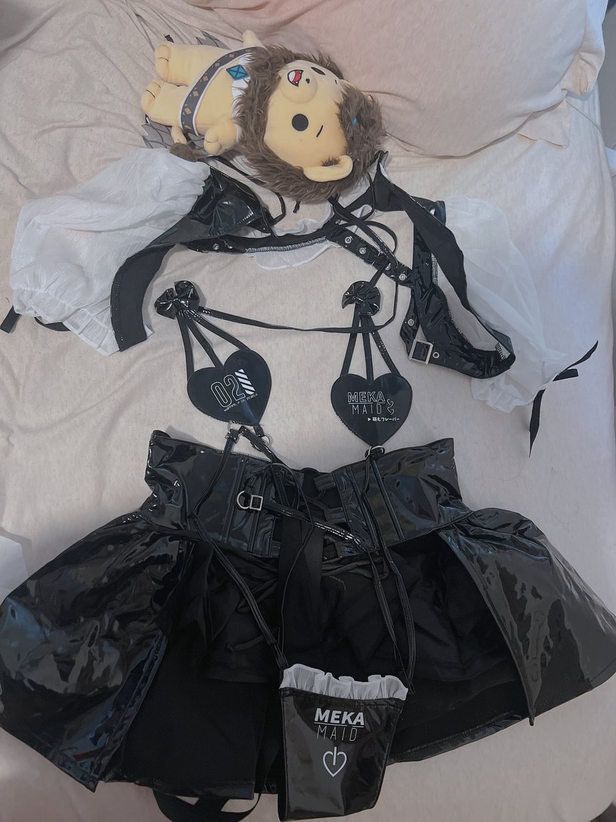 hazumiaileen's tweet photo. Reminder that 100k by the end of the year and you get a hazumi cosplay in this 👉👈 

(I was too shy to promote before but damn I look good in it) https://t.co/d7jL4Lk0cy