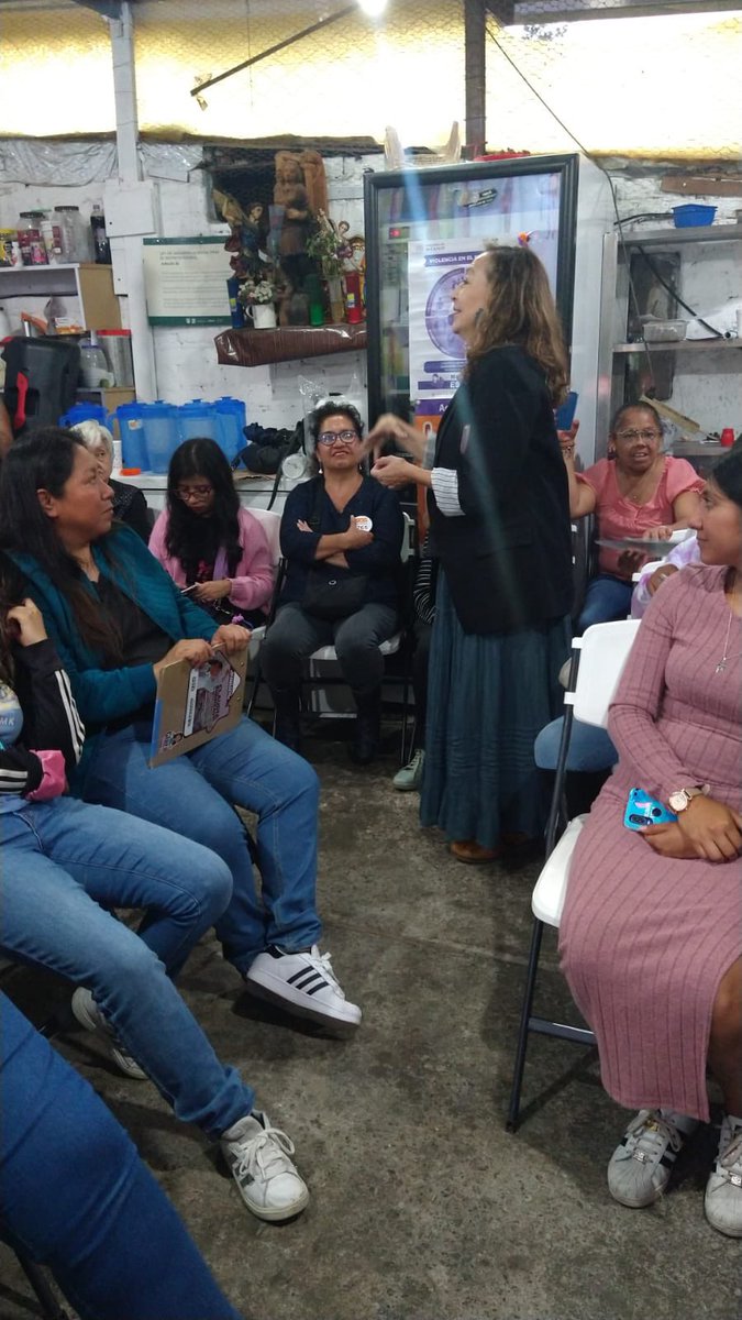 GomezSaracibar's tweet image. Me dio mucho gusto concluir la jornada en el Comedor Comunitario del Centro de Tlalpan, como parte de los talleres de empoderamiento y contra las violencias que desde la Luna trabajamos. #CDMs #Lunas  #Comedores @SeMujeresCDMX @SEBIEN_cdmx