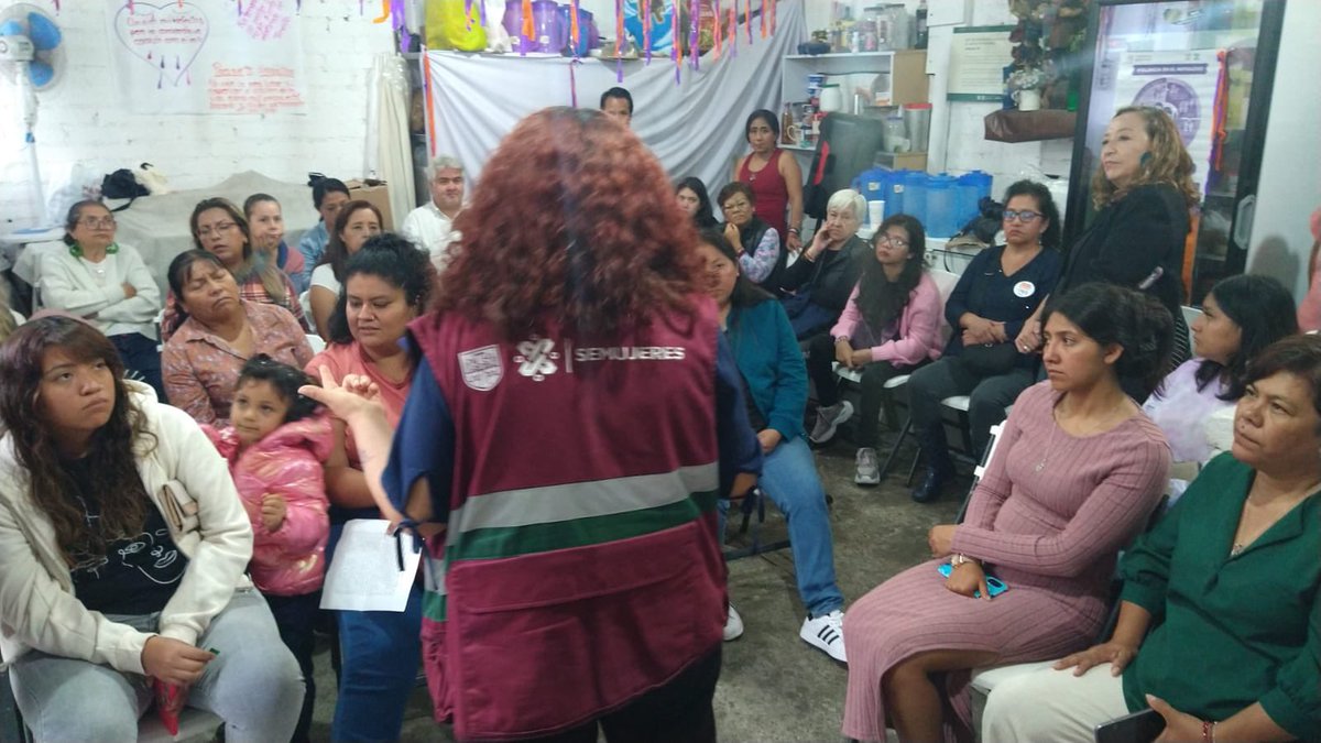 GomezSaracibar's tweet image. Me dio mucho gusto concluir la jornada en el Comedor Comunitario del Centro de Tlalpan, como parte de los talleres de empoderamiento y contra las violencias que desde la Luna trabajamos. #CDMs #Lunas  #Comedores @SeMujeresCDMX @SEBIEN_cdmx