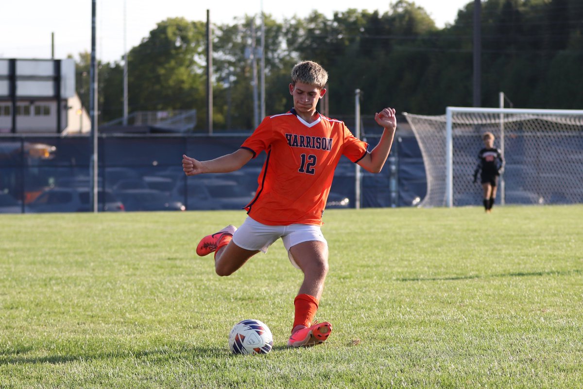TopRowPics's tweet photo. Here's my #Fave4 from tonights @HHSoccerRaiders JV contest against Brownsburg. https://t.co/y4fguetHKs
