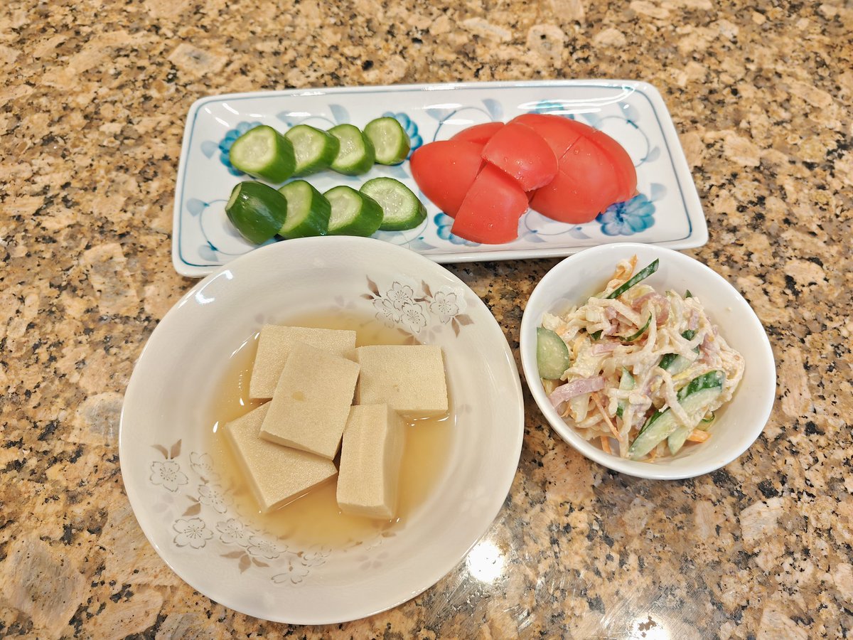 ShokoMama531's tweet photo. 夫用の晩ごはん。
これとチキンのトマトソース煮。
私はセラピーがあるので一旦家を離れました。
残りは帰ってから。
お疲れ様です!
#おうちごはん #Twitter家庭料理部
#料理好き #料理記録 #夫用ご飯
#homecooking #formyhubby https://t.co/Wr9VVxCNDH