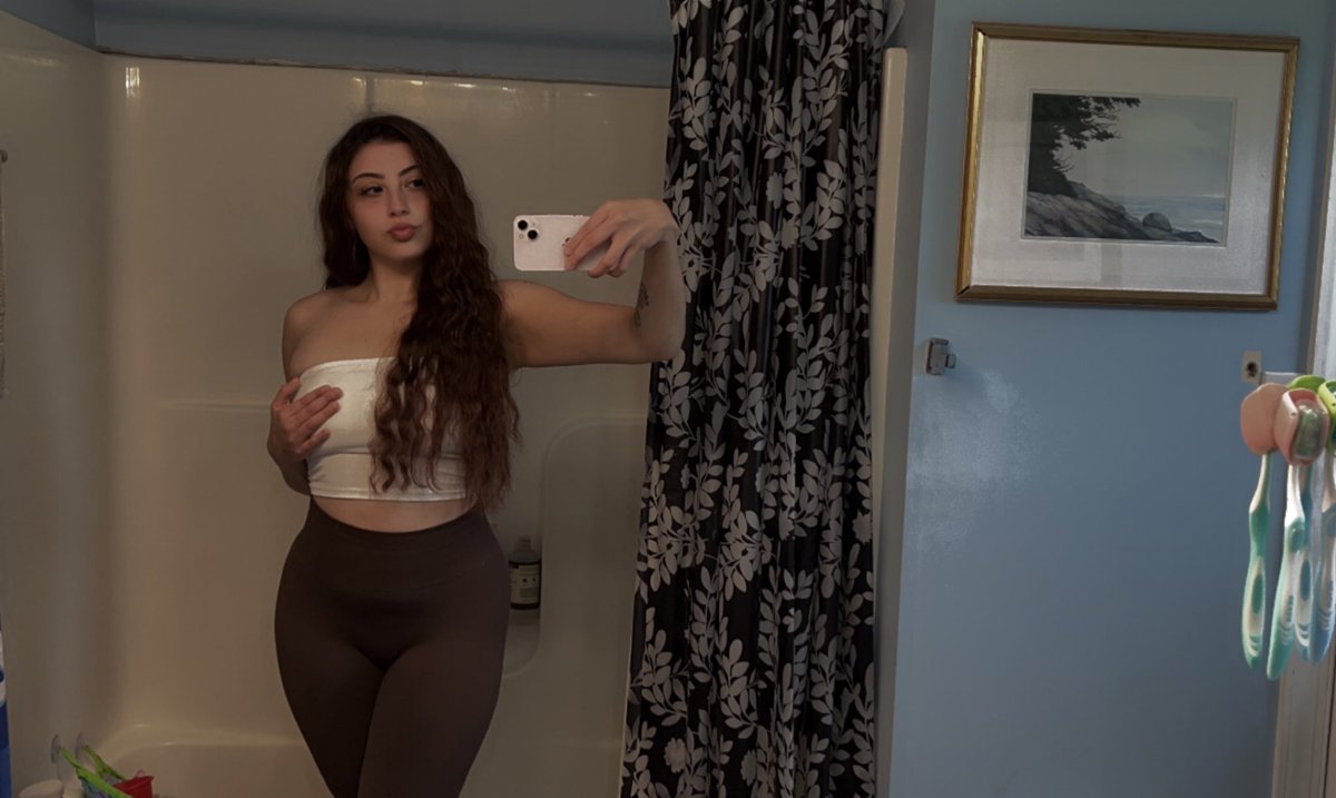 6logasm's tweet image. live for it, die bout my respect, yeah she fine but I ain’t impressed 😴