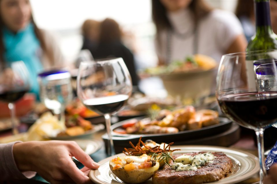 GreenskinW's tweet photo. A Guide to Wine and Food Pairing - Wine and food pairing can seem like an art form, but it’s easier than you might think. The goal is to balance the wine’s acidity, sweetness, tannins, and body with the flavours and textures of the food.
https://t.co/Jcfafmh5Ir https://t.co/xxFZDSkrXx