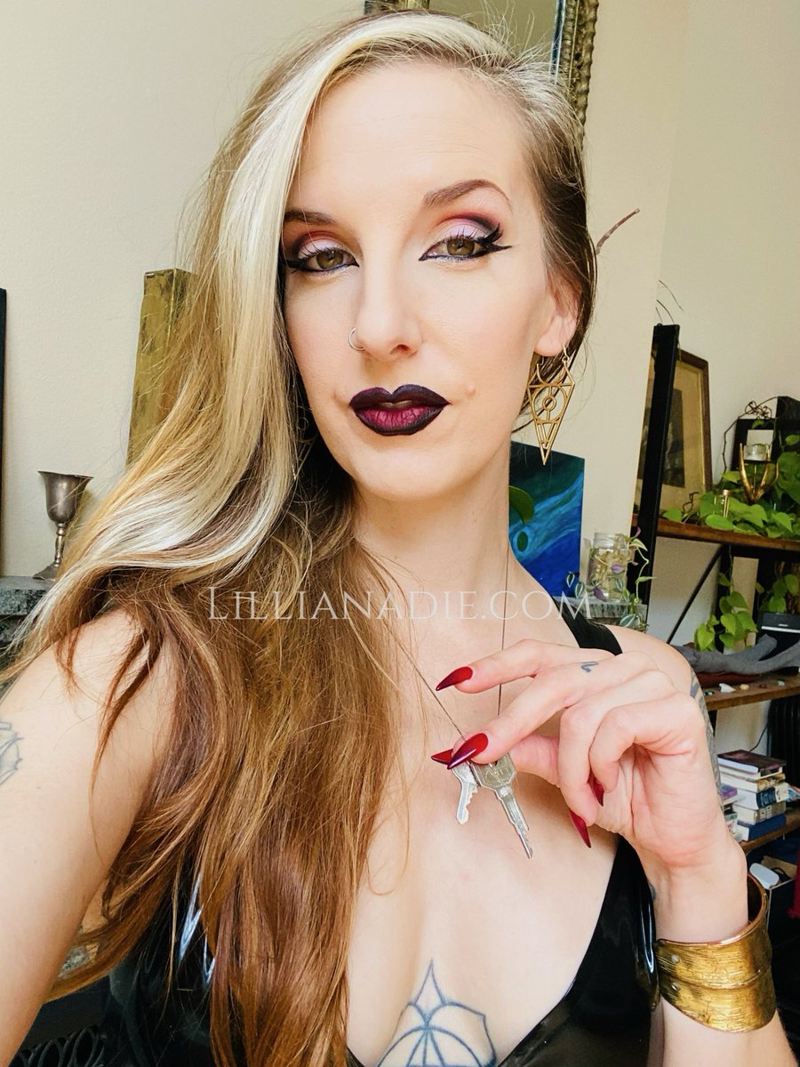 LillianDagger's tweet photo. Sending out My newsletter soon. Have you signed up yet? I’d hate for you to miss out 😘

https://t.co/mw7Kqd35mV https://t.co/M4ofeGbfLS