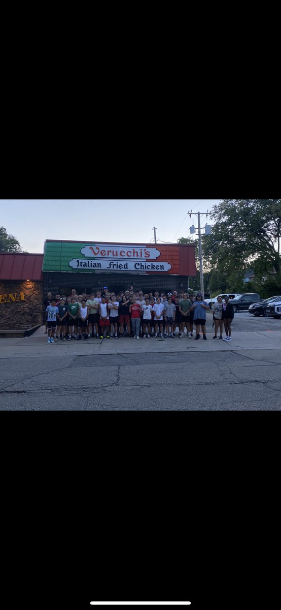 Huge thanks to Verucchi’s for hosting us for the first team meal of the year! The boys really enjoyed it. Great food right here in Spring Valley!
🔴⚪️ Go Red Devils!⚪️🔴